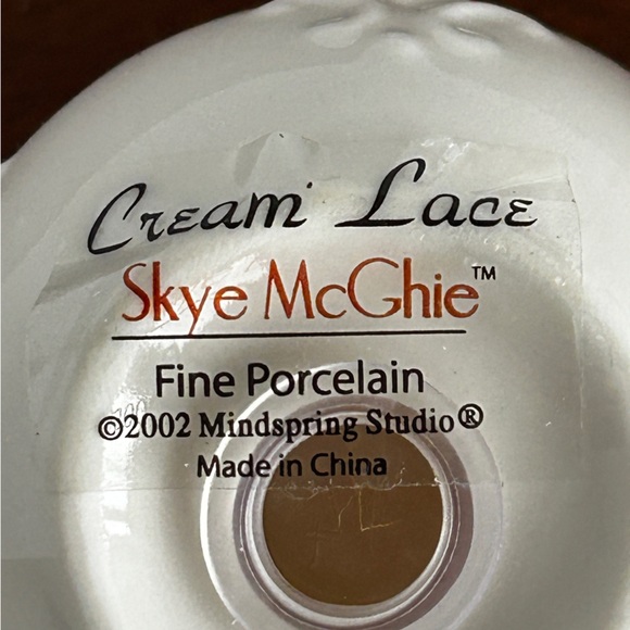Skye McGhie Cream Lace Salt and Pepper Shakers 2002 - Picture 6 of 6